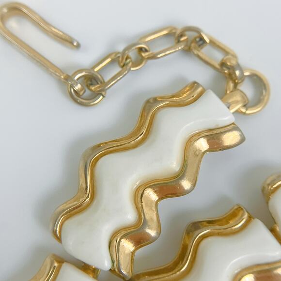 Vintage Signed Trifari Choker Necklace, Modern Zig Zag Chevron - Picture 3 of 11